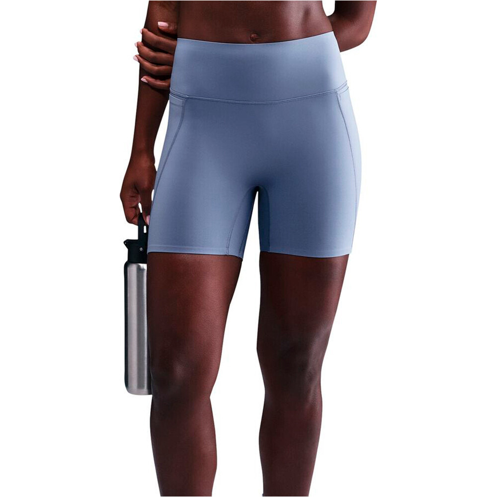 Nike pantalones y mallas cortas fitness mujer W NK DF UNVRSA HR 5IN SHRT PKT vista frontal