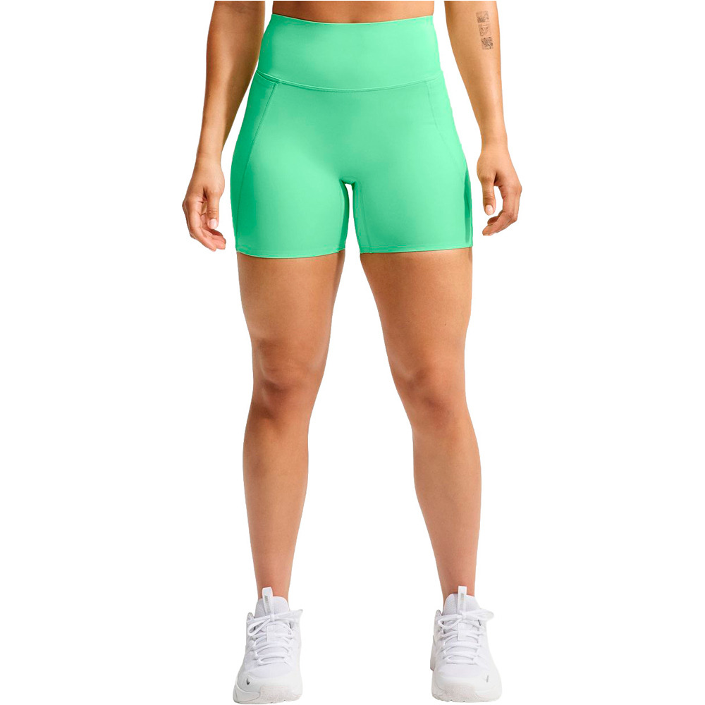 Nike pantalones y mallas cortas fitness mujer W NK DF UNVRSA HR 5IN SHRT PKT vista frontal
