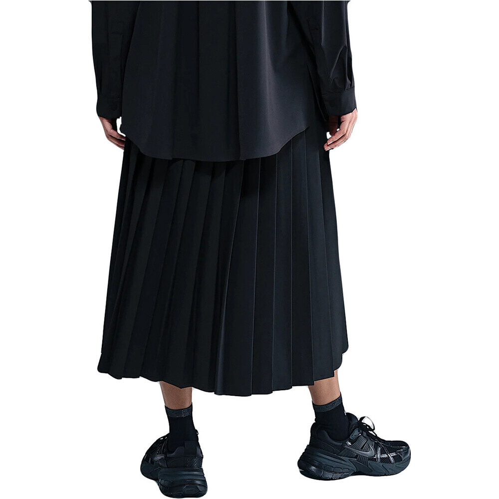 Nike pantalones y mallas cortas fitness mujer W NK ETC DF PLEATED SKIRT WVN vista trasera