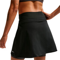 Nike pantalones y mallas cortas fitness mujer W NK ONE DF SKIRT CPSL B vista trasera