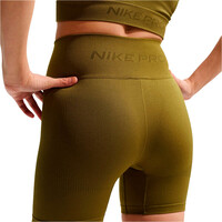 Nike pantalones y mallas cortas fitness mujer W NP DF SMLS HR 5IN SHORT 03