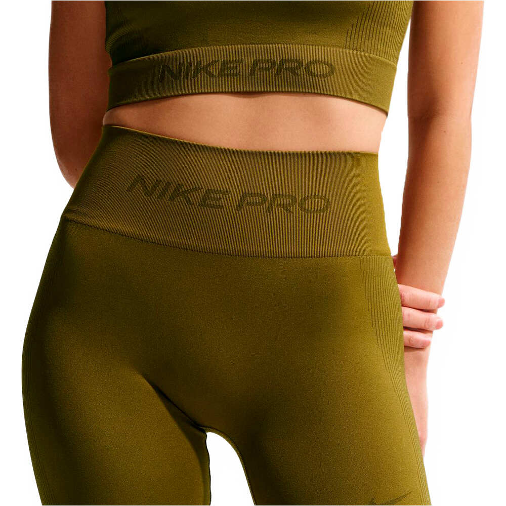 Nike pantalones y mallas cortas fitness mujer W NP DF SMLS HR 5IN SHORT vista detalle