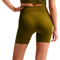 Nike pantalones y mallas cortas fitness mujer W NP DF SMLS HR 5IN SHORT vista trasera