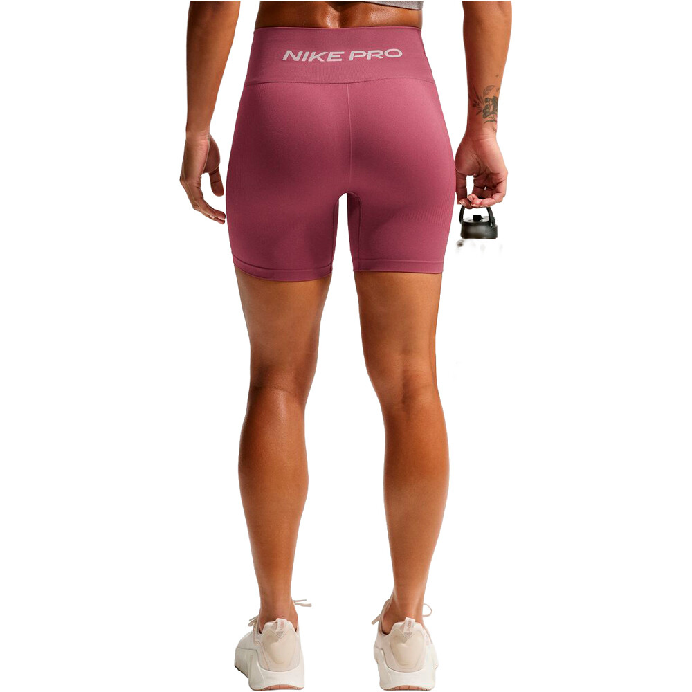 Nike pantalones y mallas cortas fitness mujer W NP DF SMLS HR 5IN SHORT WT vista trasera