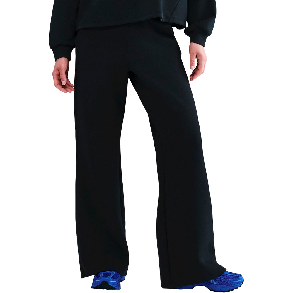 Nike pantalones y mallas largas fitness mujer W NK 24.7 DF FLARE PNT SFT KNT vista frontal