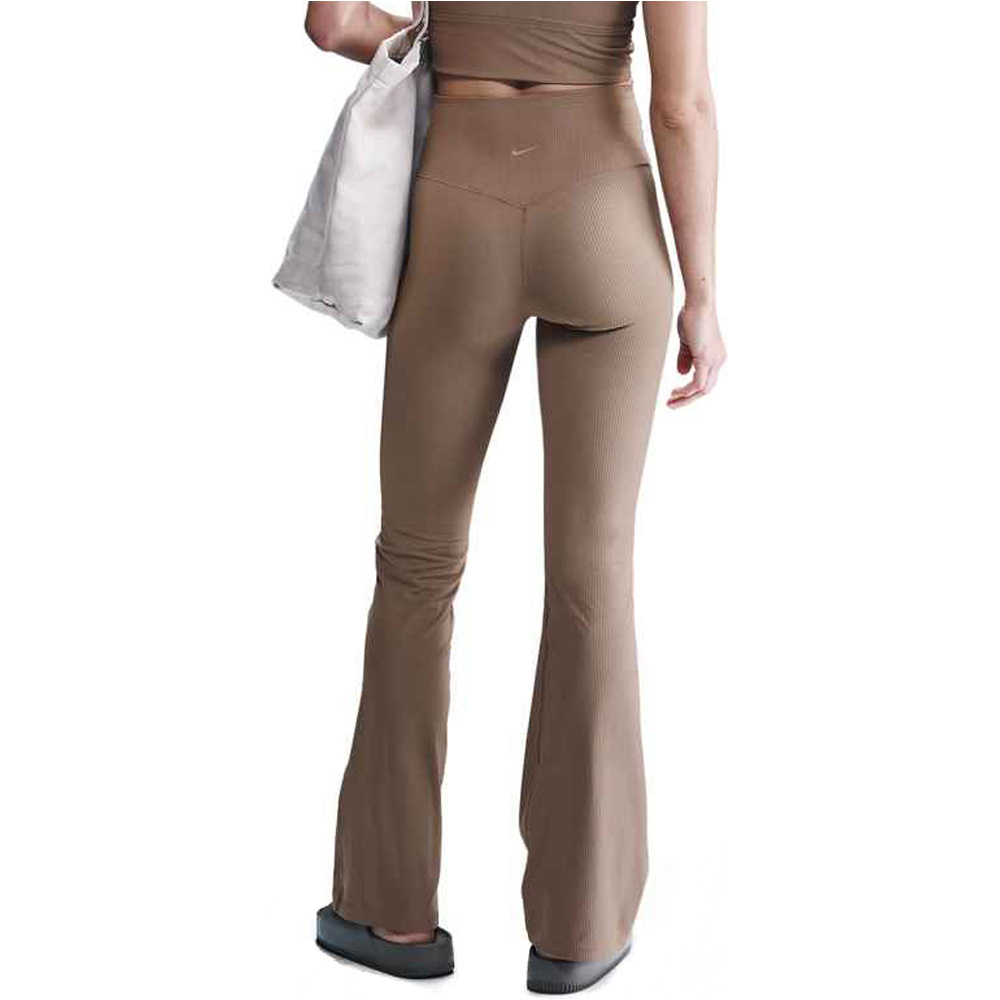 Nike pantalones y mallas largas fitness mujer W NK DF ZENVY HR RIB FLARE vista trasera