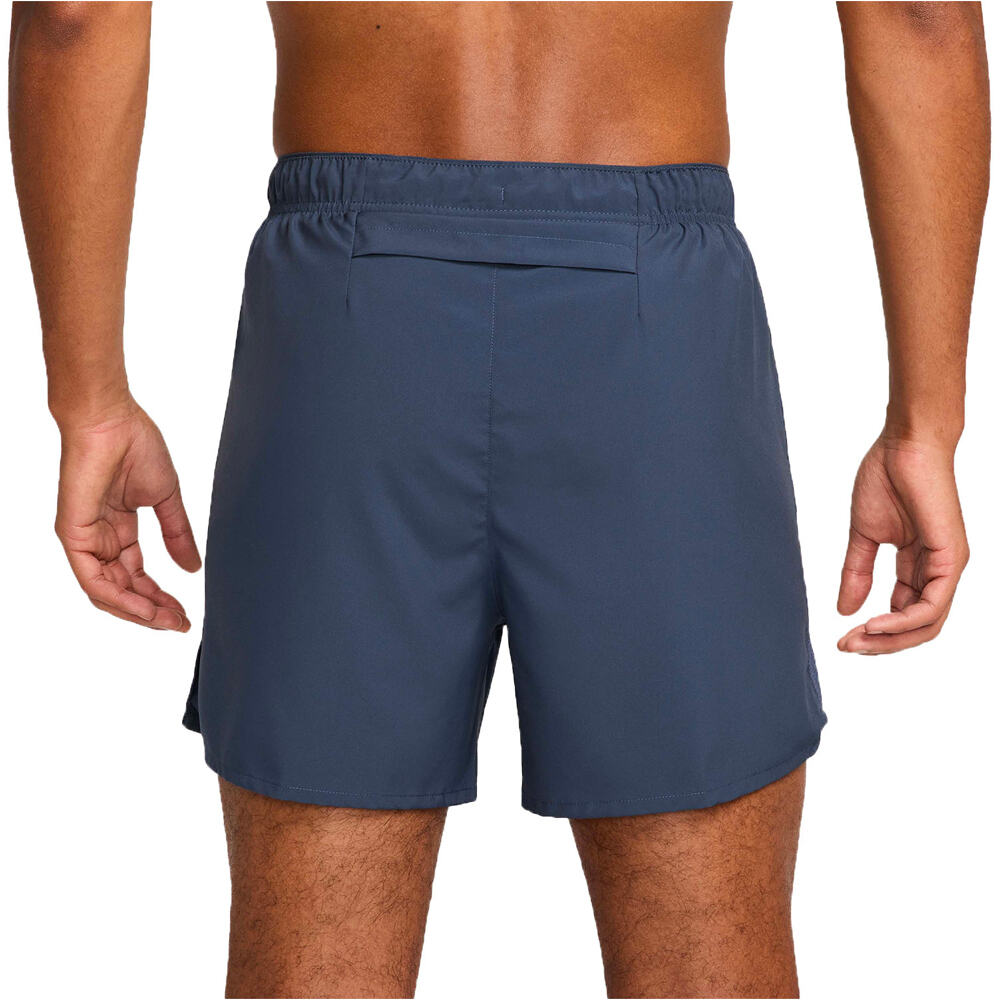 Nike pantaloneta técnica hombre M NK DF CHLNGR 5IN 2IN1 SHORT vista trasera