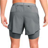 Nike pantaloneta técnica hombre M NK DF STRIDE 5IN HYBRID SHRT vista trasera