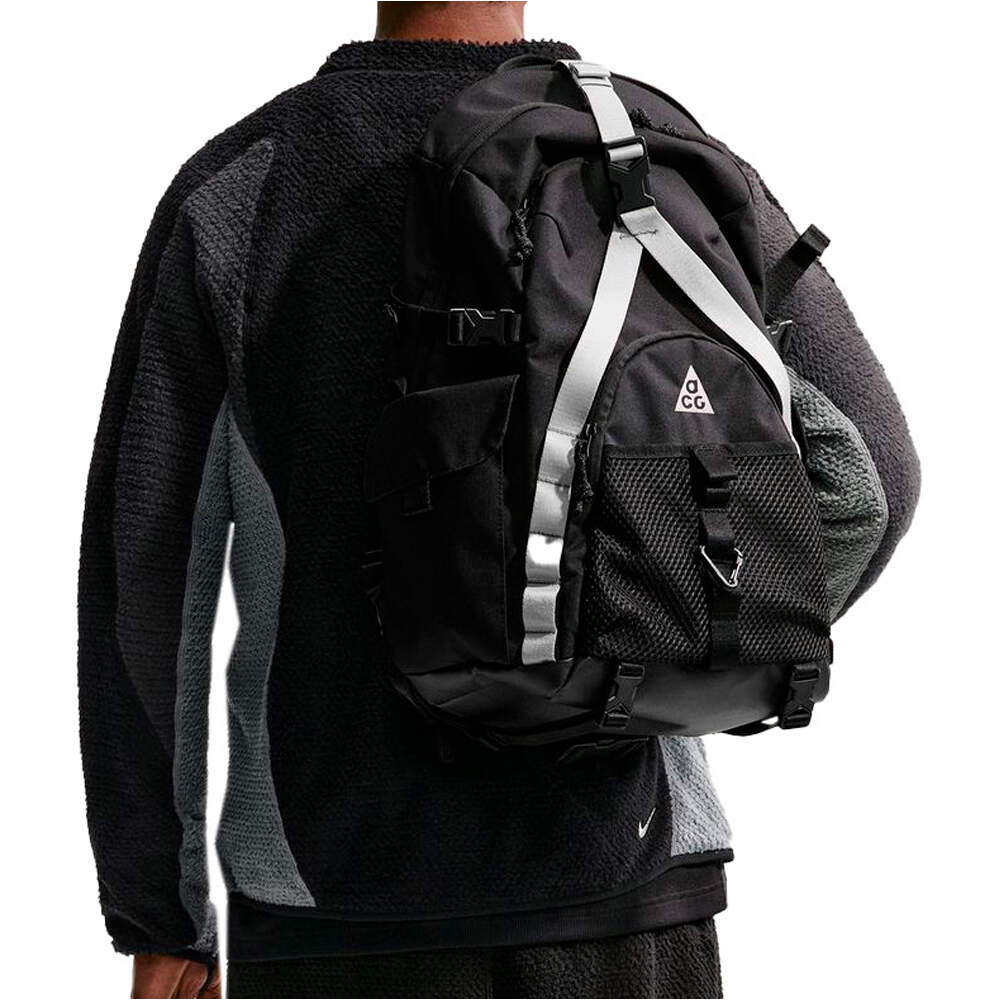 Nike polar cerrado U ACG WOLF LICHEN CAPS CREW vista trasera