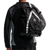 Nike polar cerrado U ACG WOLF LICHEN CAPS CREW vista trasera
