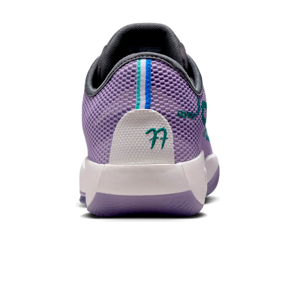 Nike zapatilla baloncesto JORDAN LUKA 77 vista trasera