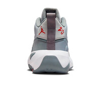 Nike zapatilla baloncesto JORDAN MAX URA 7 GRRO vista trasera