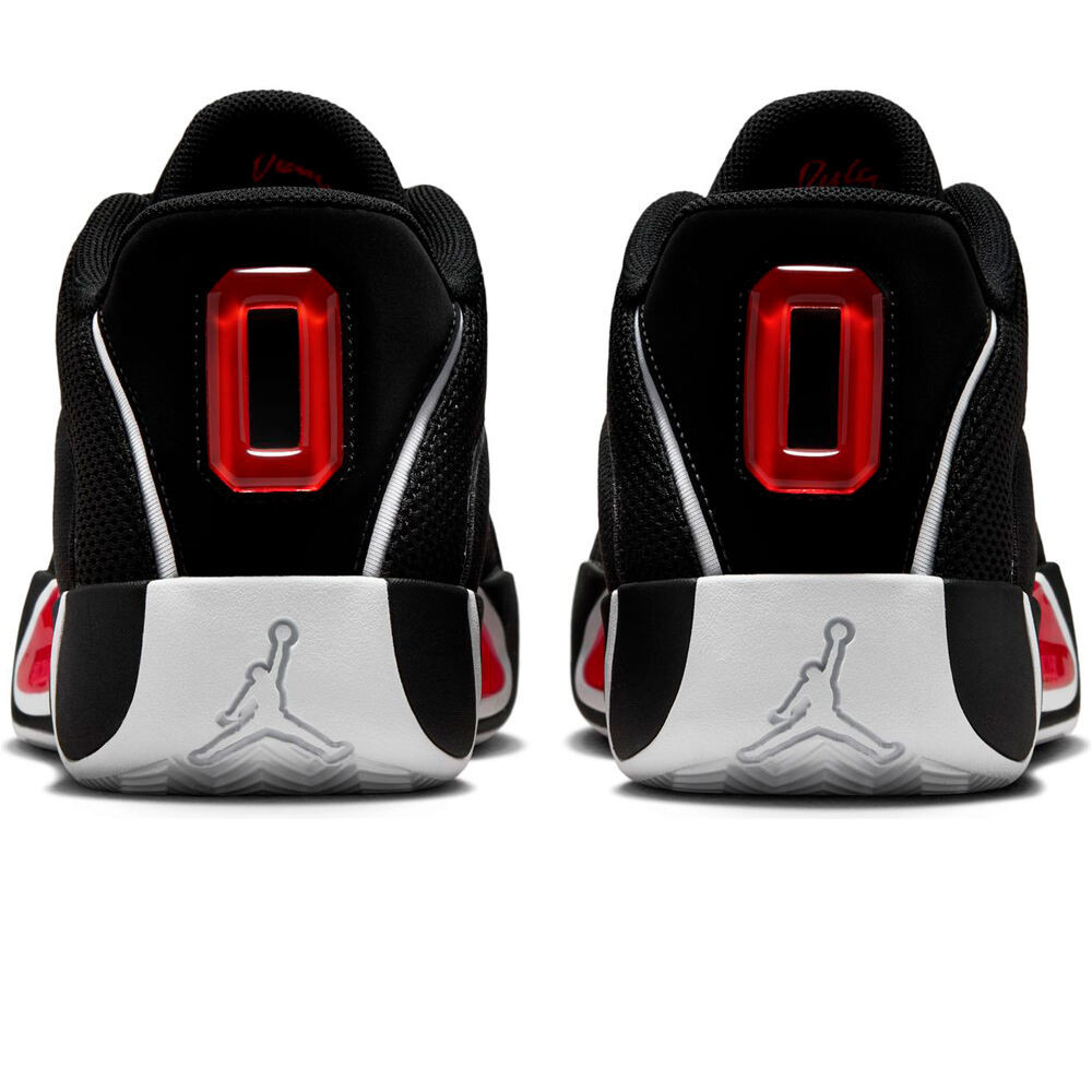 Nike zapatilla baloncesto JORDAN TATUM 4 NERO vista trasera