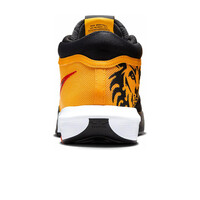 Nike zapatilla baloncesto LEBRON WITNESS VIII vista trasera