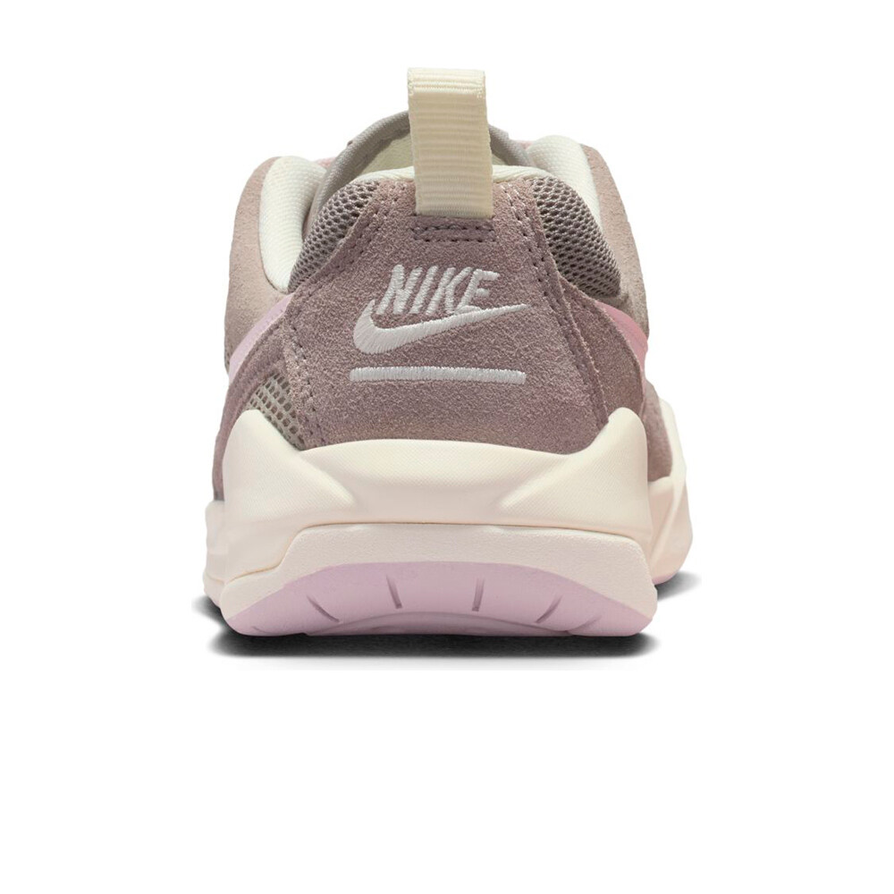 Nike zapatilla baloncesto WMNS JORDAN CMFT ERA vista trasera