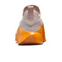 Nike zapatilla cross training hombre LEBRON TR 1 vista trasera