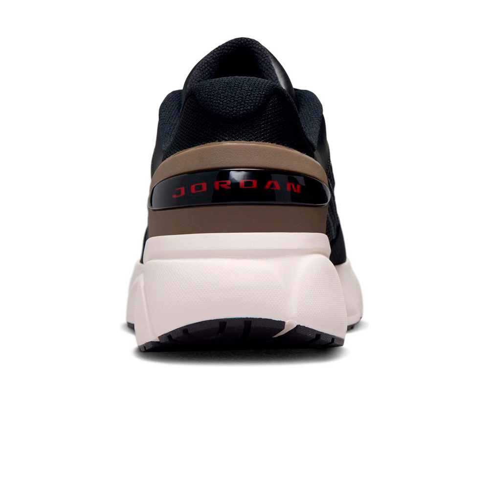 Nike zapatilla moda hombre JORDAN TRUNNER FLOW vista trasera