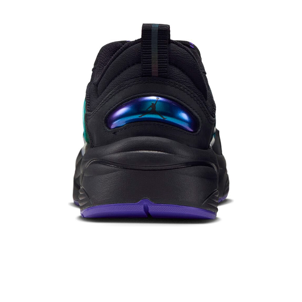 Nike zapatilla moda hombre JORDAN TRUNNER O/S SE vista trasera