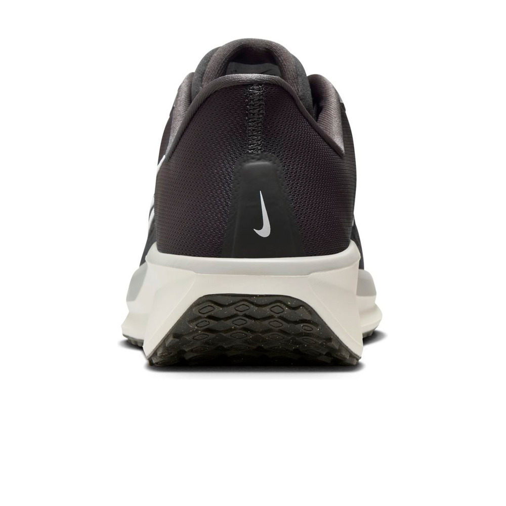 Nike zapatilla running hombre NIKE QUEST 6 vista trasera
