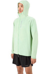 Nnormal CHAQUETA TRAIL RUNNING HOMBRE Trail Wind Jacket Light Green vista trasera