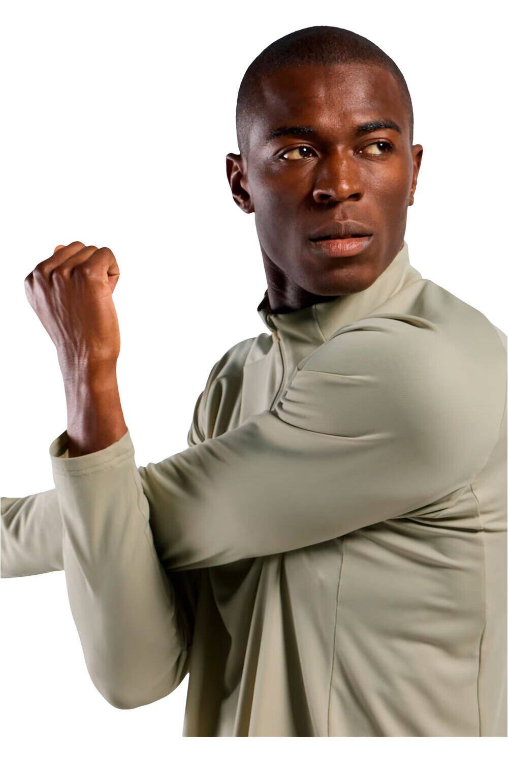 Odlo camiseta técnica manga larga hombre ESSENTIAL 1/2 ZIP vista detalle