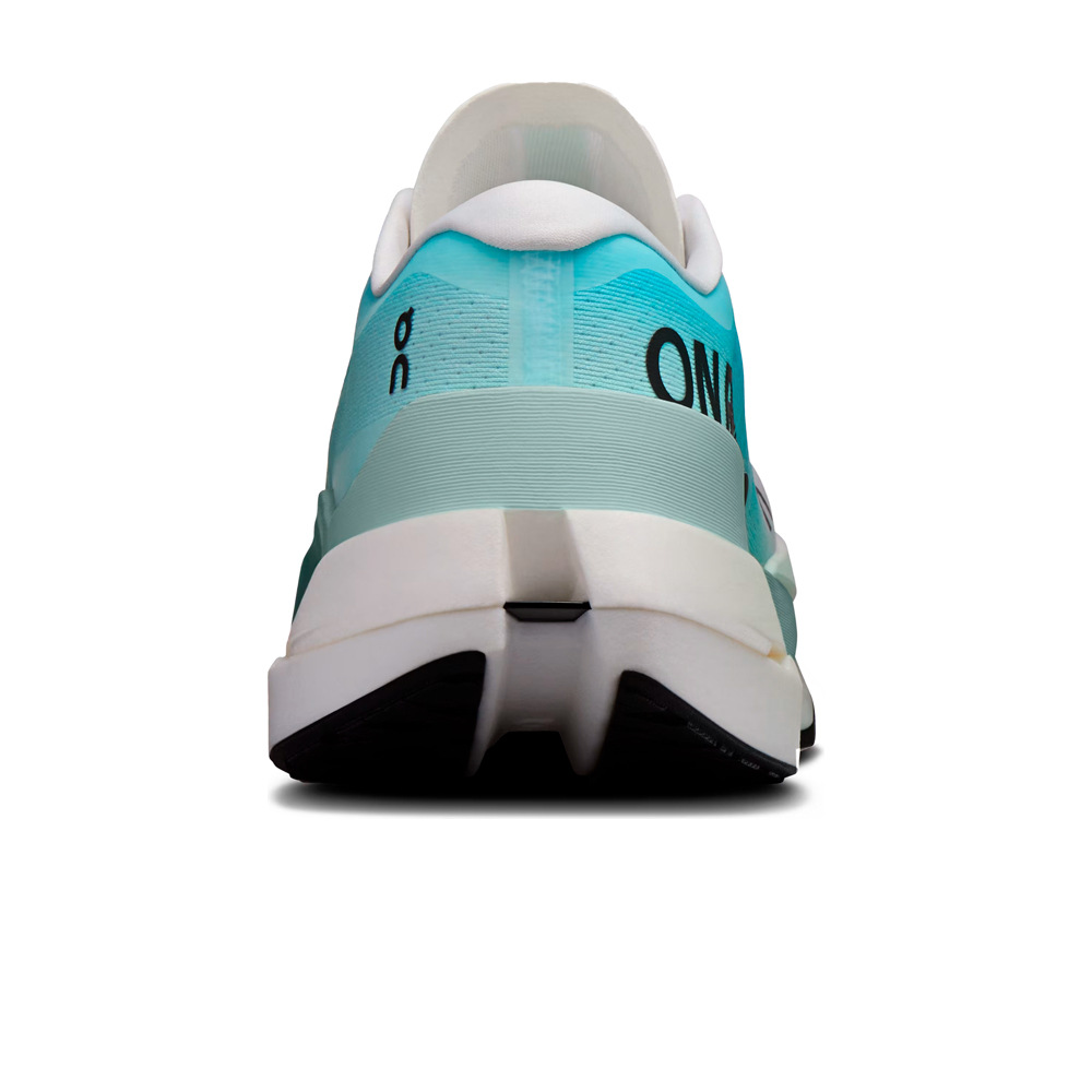 On zapatilla running hombre Cloudboom Max vista trasera