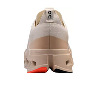 On zapatilla running mujer Cloudsurfer Max w puntera