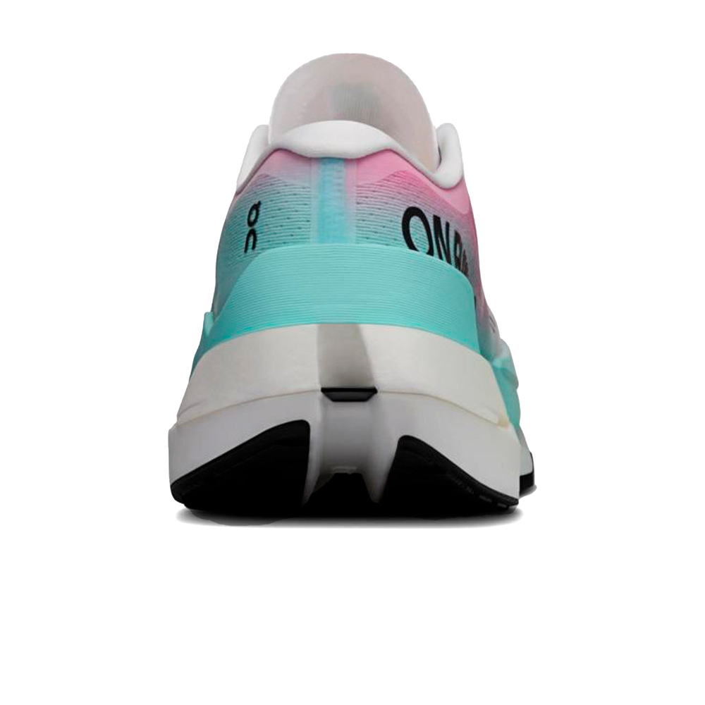On zapatilla running mujer W Cloudboom Max vista trasera