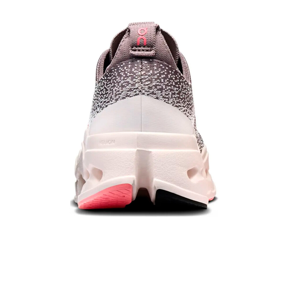 On zapatilla running mujer W Cloudboom Max vista trasera