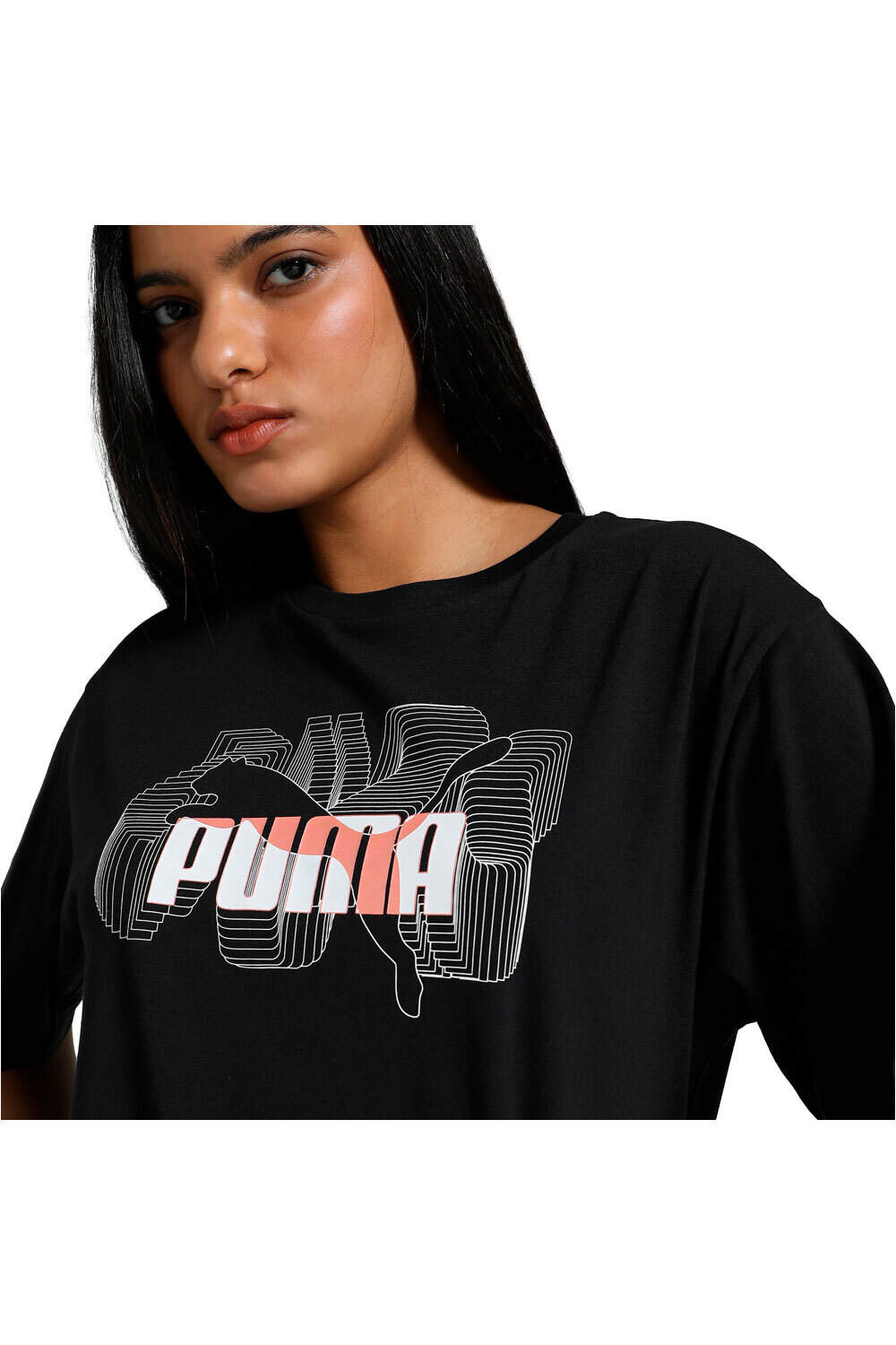 Puma camiseta manga corta mujer GRAPHICS Stacked No. 1 Logo Relaxed Tee vista detalle