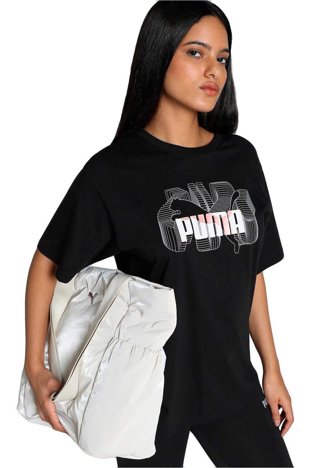 Puma camiseta manga corta mujer GRAPHICS Stacked No. 1 Logo Relaxed Tee vista frontal