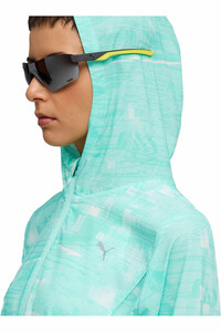 Puma camiseta técnica manga larga mujer W Run Velocity AOP W vista detalle