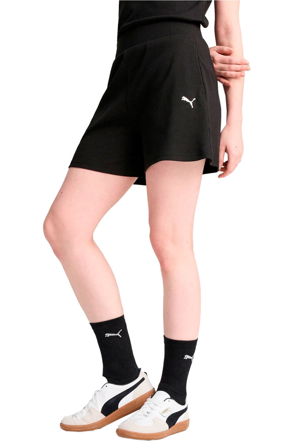 Puma pantalón corto deporte mujer ESS ELEVATED High-Rise Rib Shorts 5 vista frontal