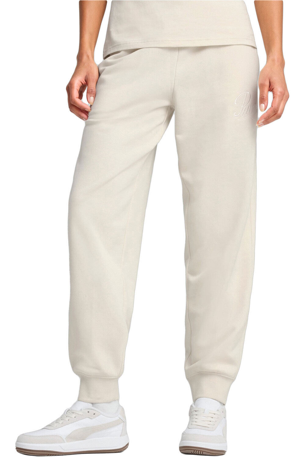 Puma pantalón mujer ESS SCRIPT Comfort S vista frontal