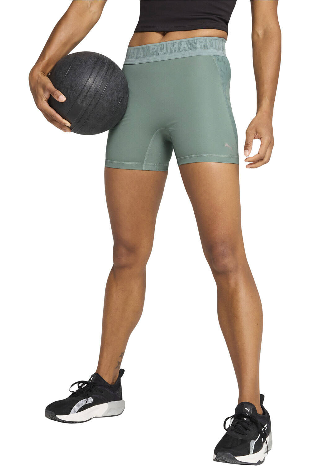 Puma pantalones y mallas cortas fitness mujer LACE HW 5  SHORT TIGHT vista frontal