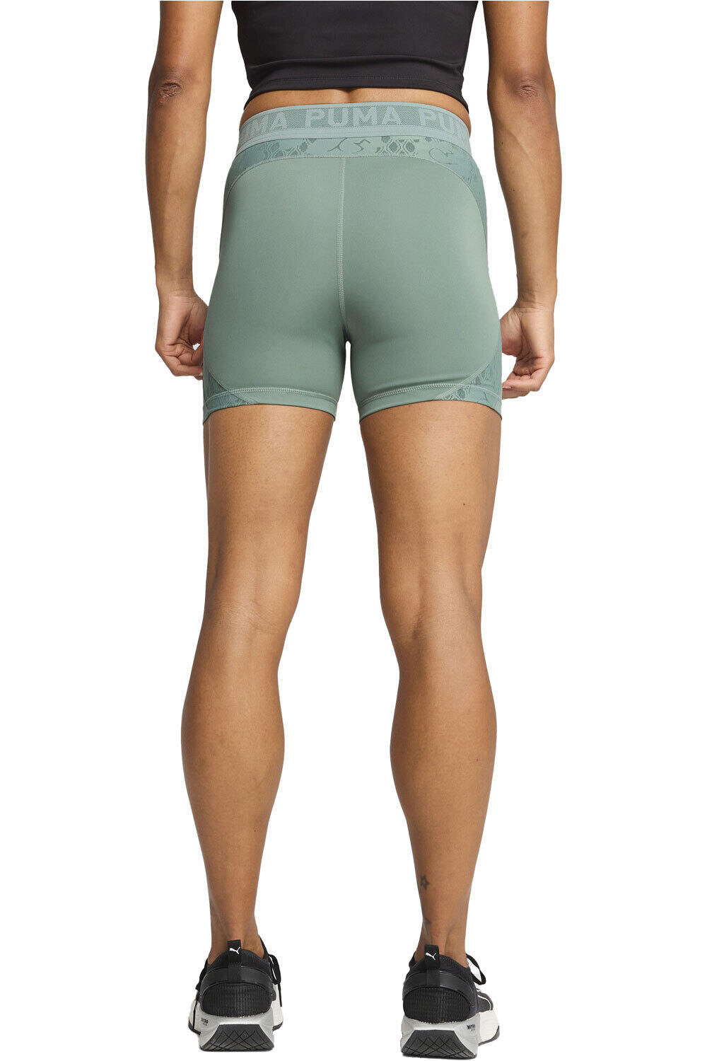 Puma pantalones y mallas cortas fitness mujer LACE HW 5  SHORT TIGHT vista trasera