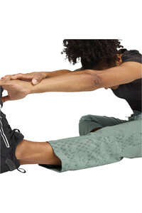 Puma pantalones y mallas largas fitness mujer LACE WOVEN PANT vista detalle