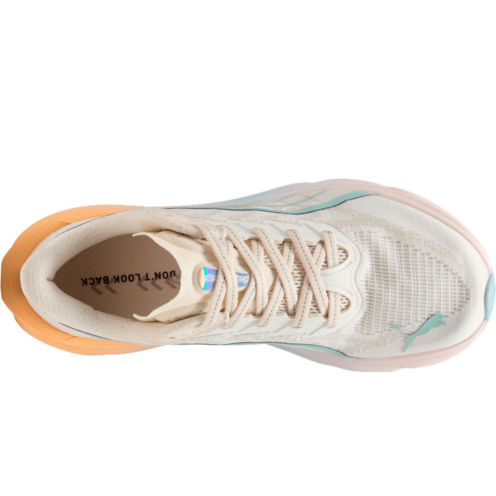 Puma zapatilla running mujer DEVIATE NITRO BEIGE vista trasera