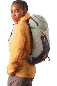 Salomon mochila montaña AEROTREK 18 WOMEN 01