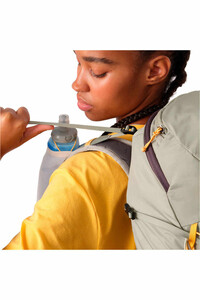 Salomon mochila montaña AEROTREK 28 WOMEN 03