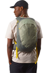 Salomon mochila montaña TRAILBLAZER 20 01