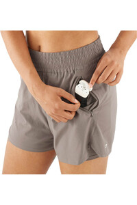 Salomon pantalones cortos trail running mujer SHKout CORE 2IN1 SHTS 4 W vista detalle