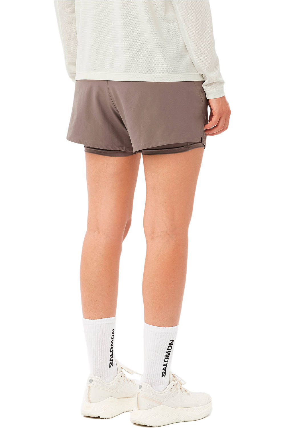 Salomon pantalones cortos trail running mujer SHKout CORE 2IN1 SHTS 4 W vista trasera