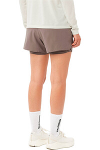 Salomon pantalones cortos trail running mujer SHKout CORE 2IN1 SHTS 4 W vista trasera