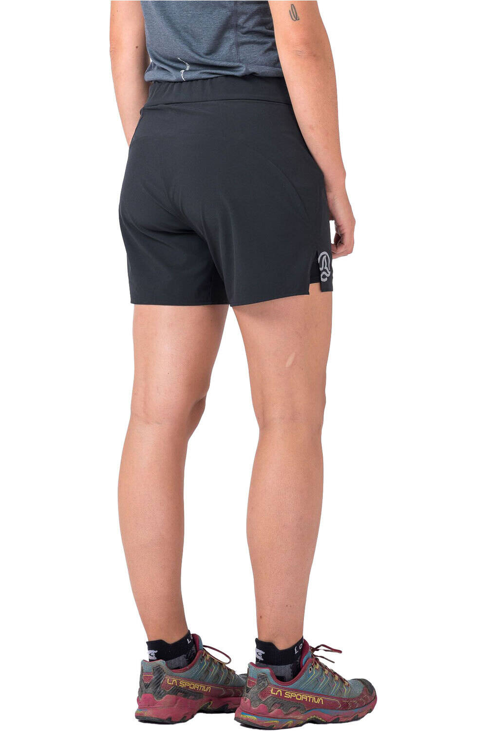 Ternua pantalón corto montaña mujer PACE SHT W vista trasera