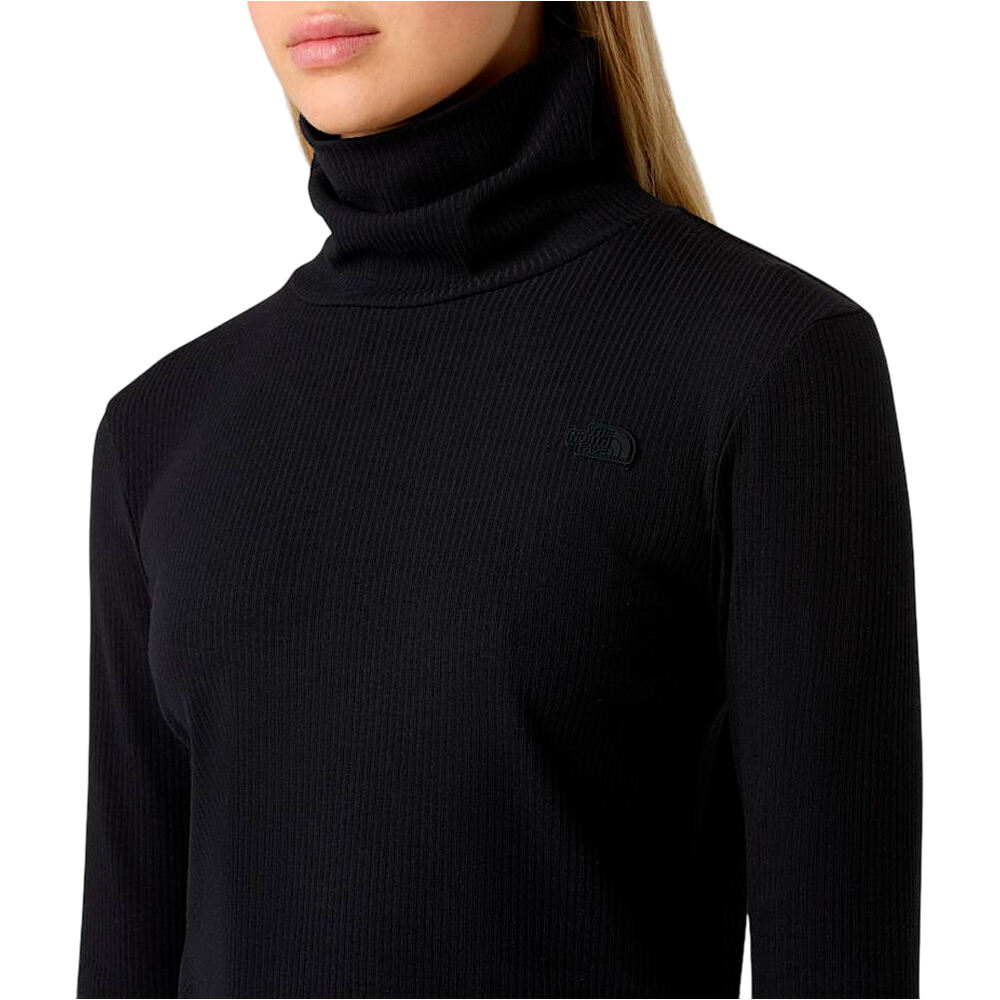 The North Face camiseta montaña manga larga mujer W L/S TURTLE NECK SLIM TEE vista detalle