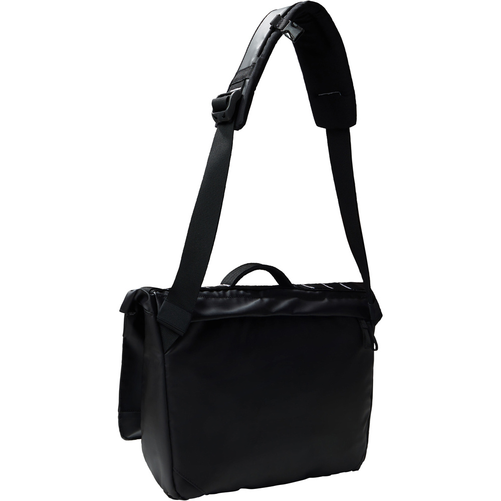 The North Face mochila montaña BASE CAMP VOYAGER MESSENGER BAG 01