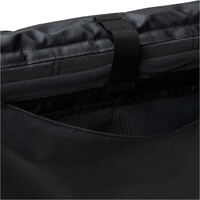 The North Face mochila montaña BASE CAMP VOYAGER MESSENGER BAG 03