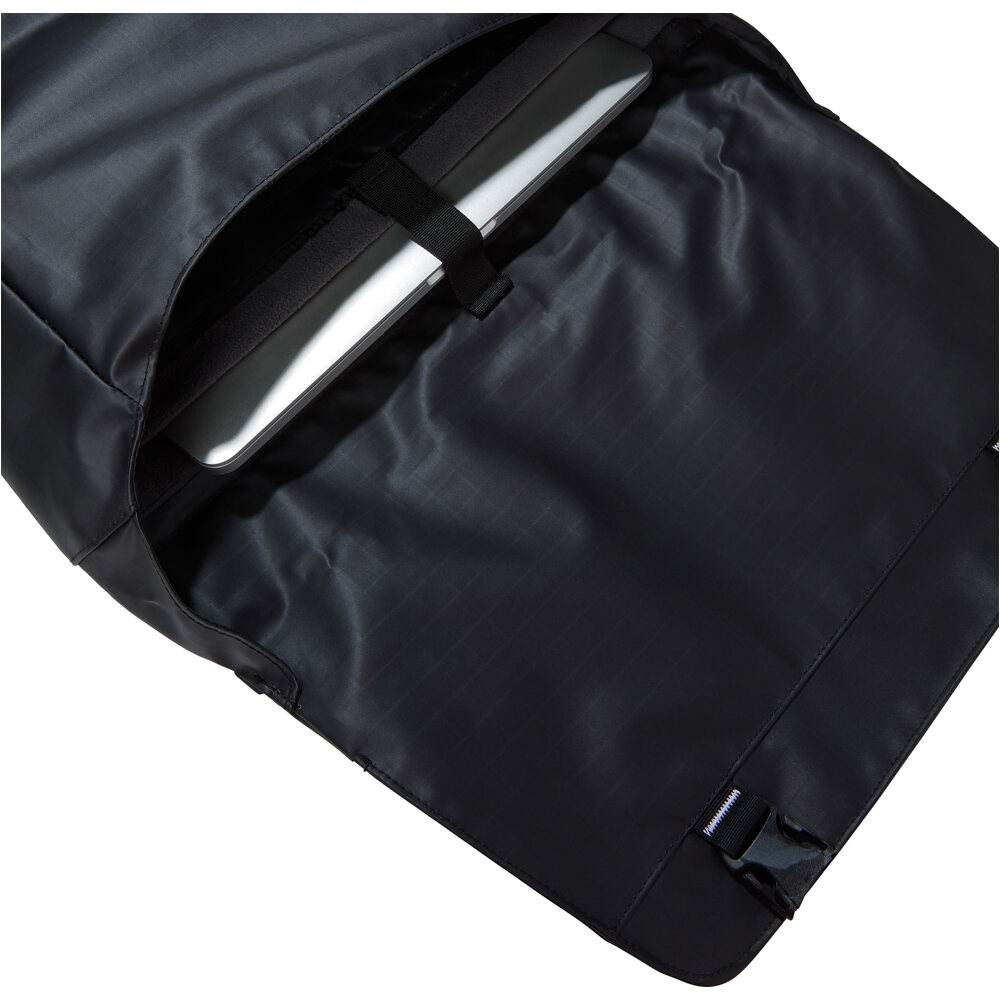 The North Face mochila montaña BASE CAMP VOYAGER MESSENGER BAG 04