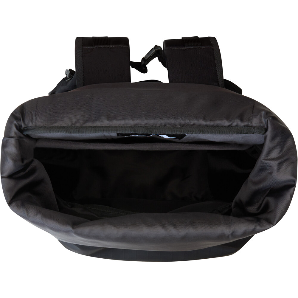 The North Face mochila montaña BASE CAMP VOYAGER ROLLTOP 05